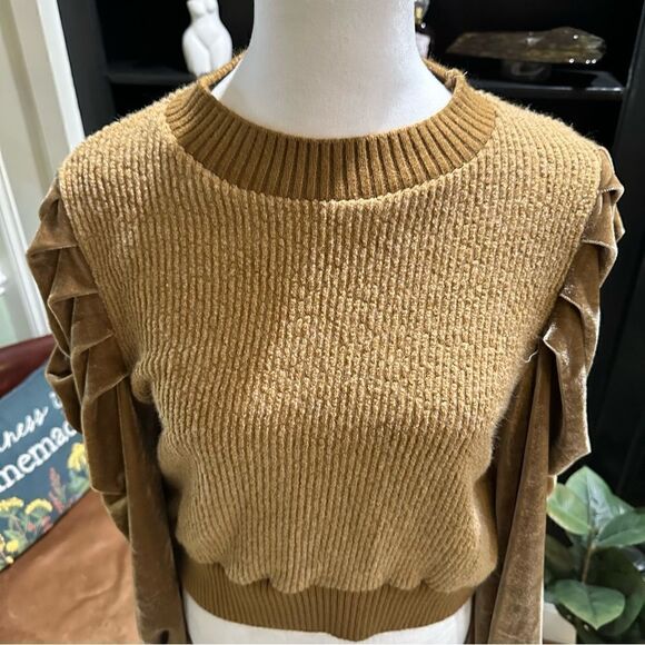 JJ's Fairyland Velvet Gold Sweater Size M - Picture 2 of 9